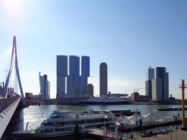 Cruiseschip ms Astoria van Cruise & Maritime Voyages aan de Cruise Terminal Rotterdam